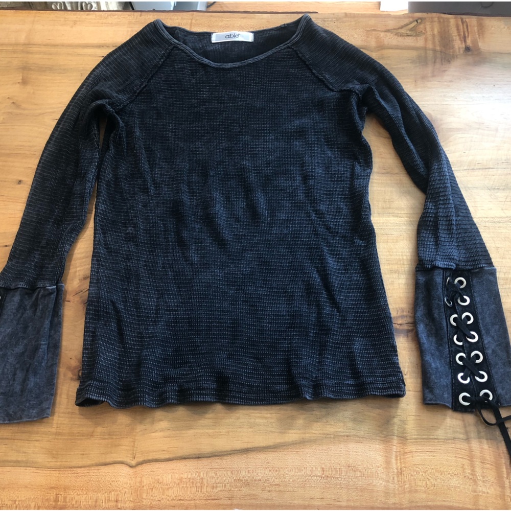 Long sleeve thermal shirt with ties